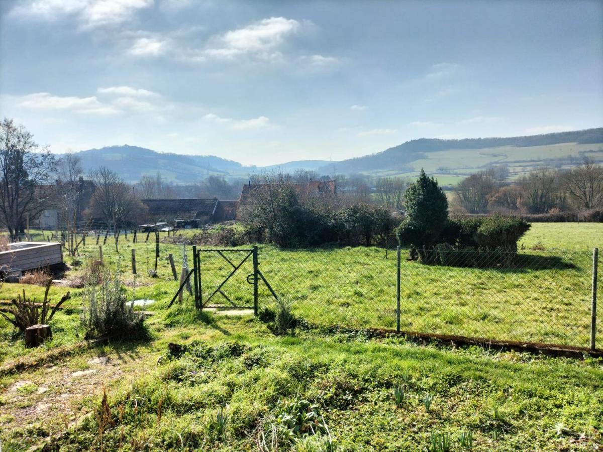 Agréable chambre meublée, vue sur la vallée de l'Auxois Villy-en-Auxois Exterior foto